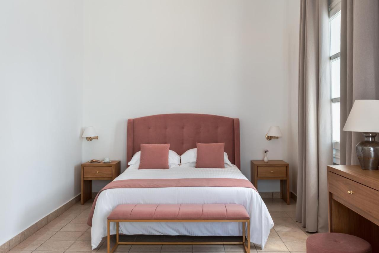 Atlantis Hotel Fira (Santorini)